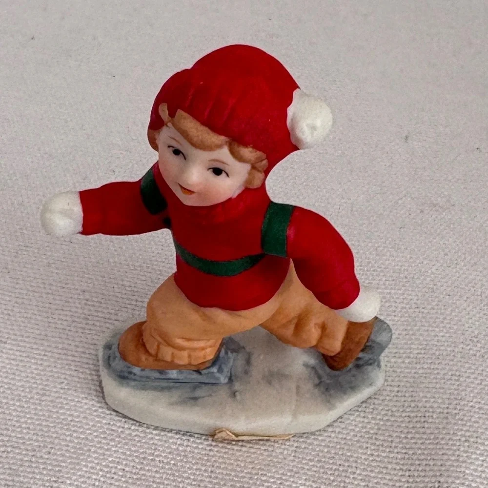 Lefton Porcelain Figurines Winter Ice Skating Set‎ of 3 Vintage